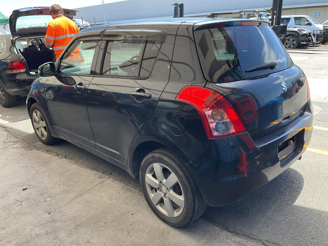 Photo '13' of Suzuki Swift