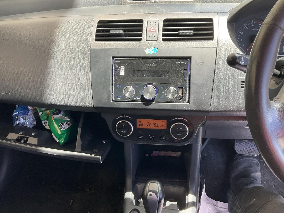 Photo '25' of Suzuki Swift