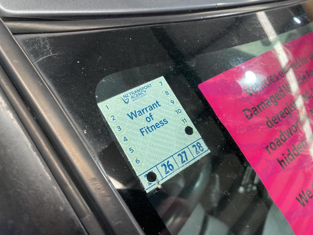 Photo '9' of Suzuki Swift Glxh2 LTD Photo '9' of Suzuki Swift Glxh2 LTD