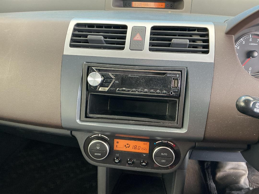 Photo '24' of Suzuki Swift Photo '24' of Suzuki Swift