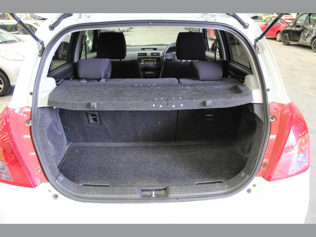 Photo '5' of Suzuki Swift