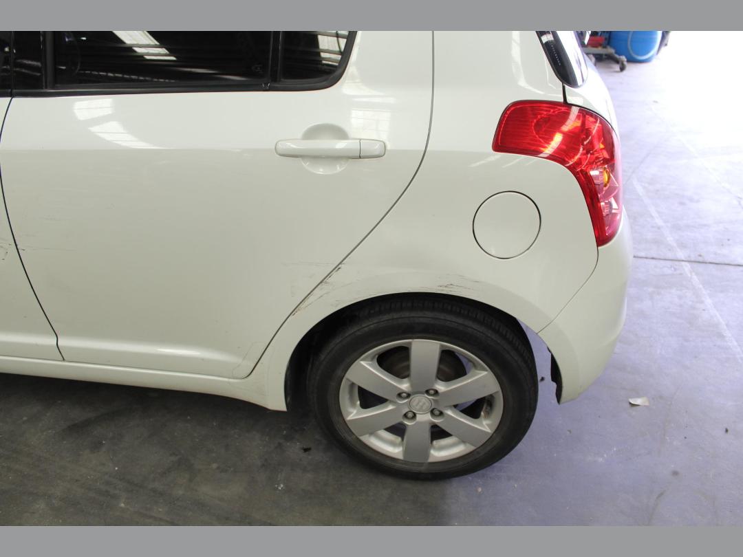 Photo '6' of Suzuki Swift