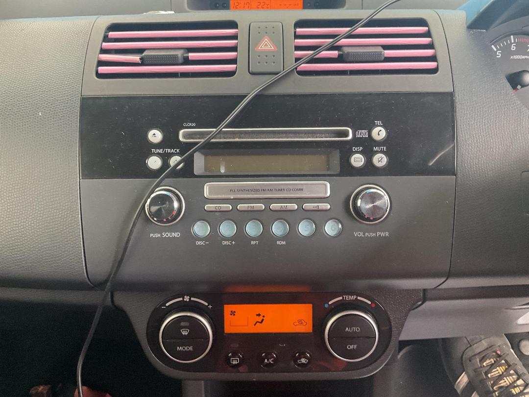 Photo '10' of Suzuki Swift