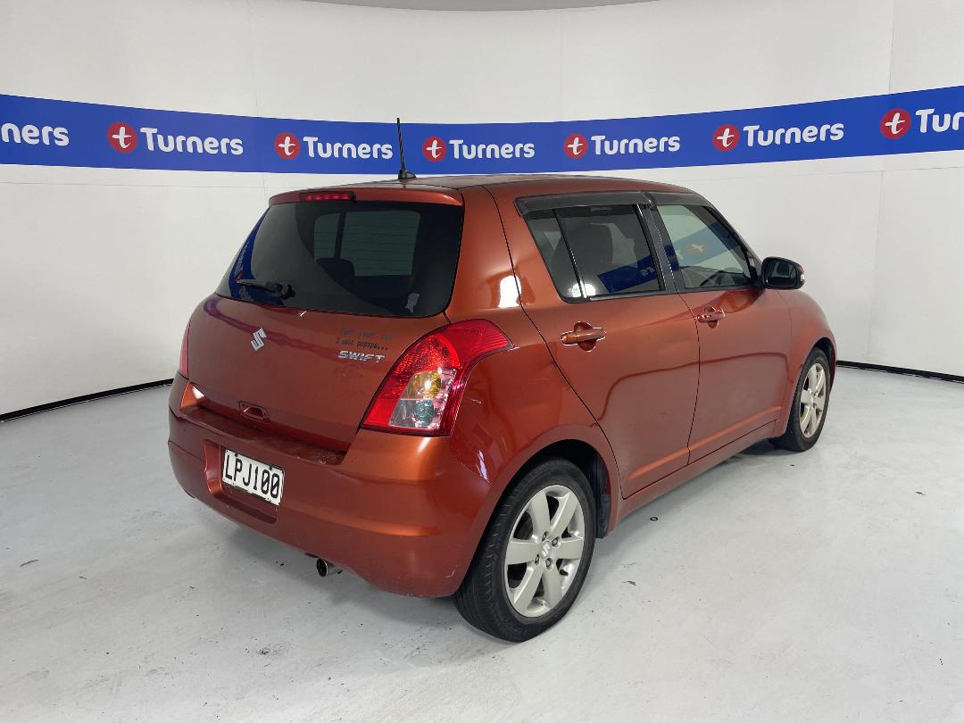 Photo '7' of Suzuki Swift