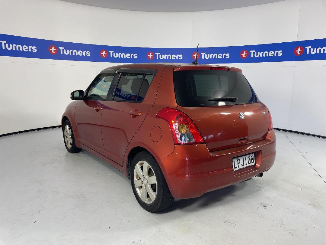 Photo '5' of Suzuki Swift