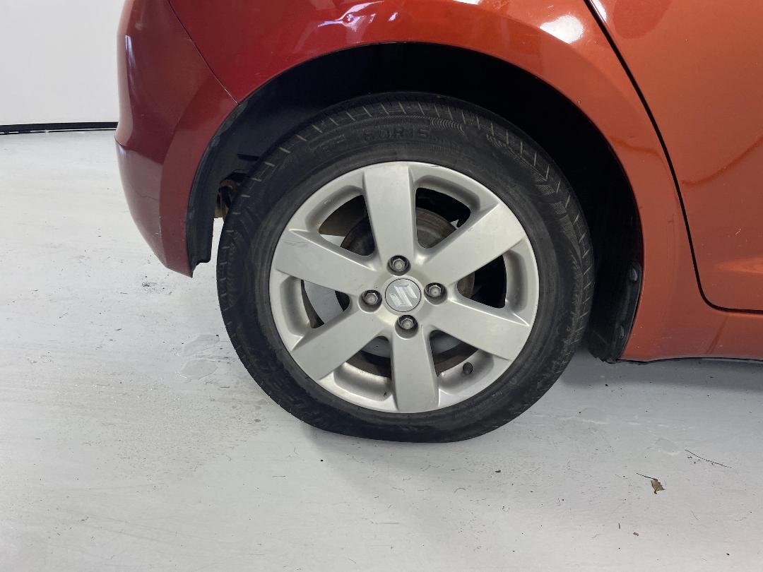 Photo '12' of Suzuki Swift