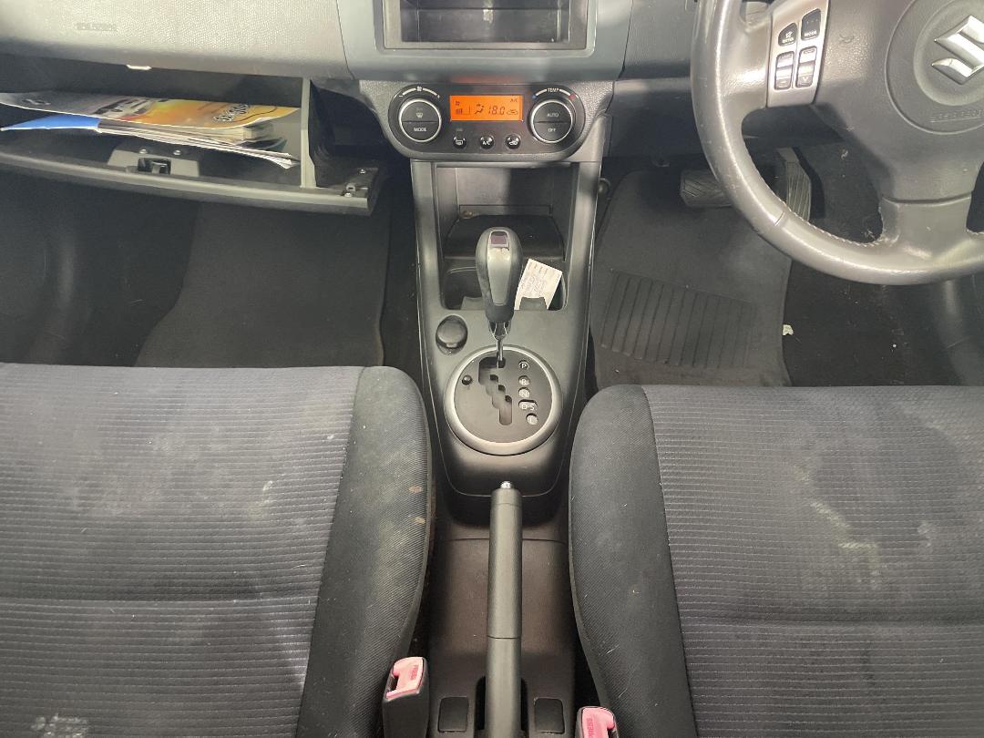 Photo '18' of Suzuki Swift