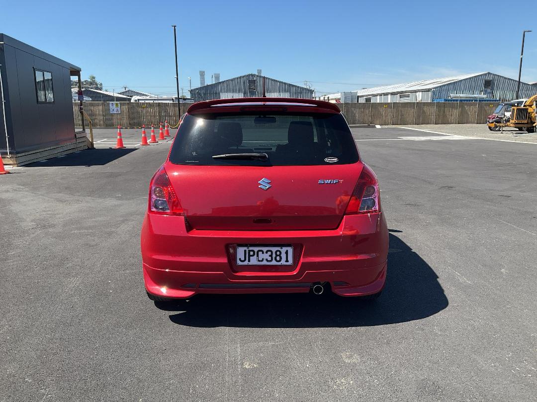 Photo '5' of Suzuki Swift Photo '5' of Suzuki Swift