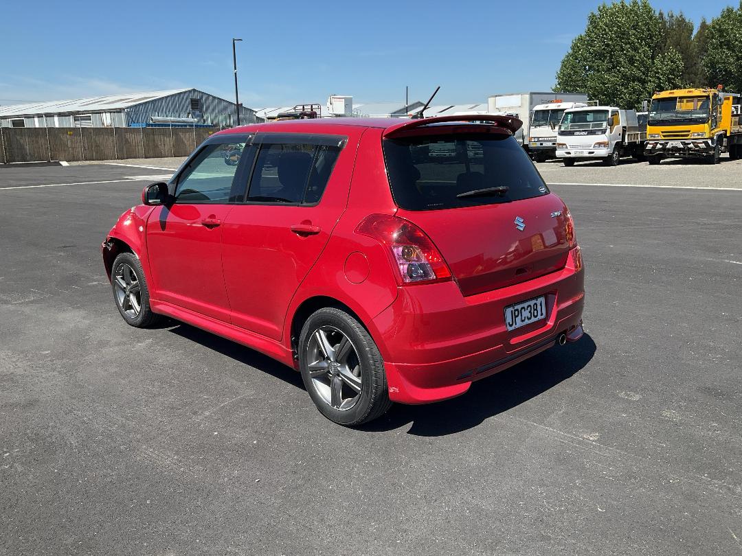 Photo '4' of Suzuki Swift Photo '4' of Suzuki Swift