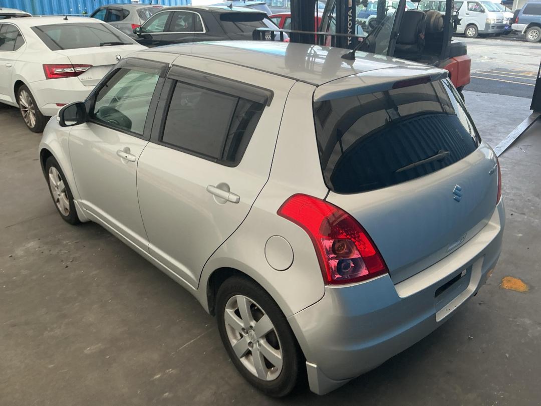 Photo '7' of Suzuki Swift