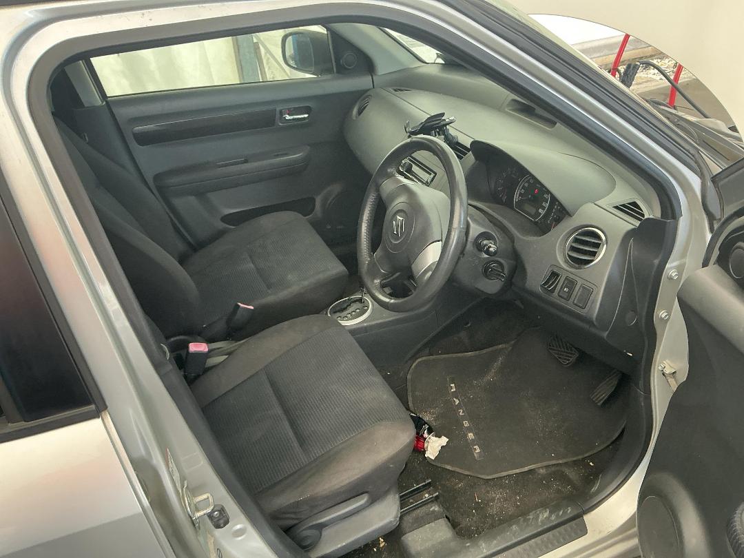 Photo '17' of Suzuki Swift