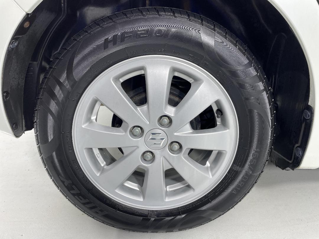 Photo '12' of Suzuki Swift