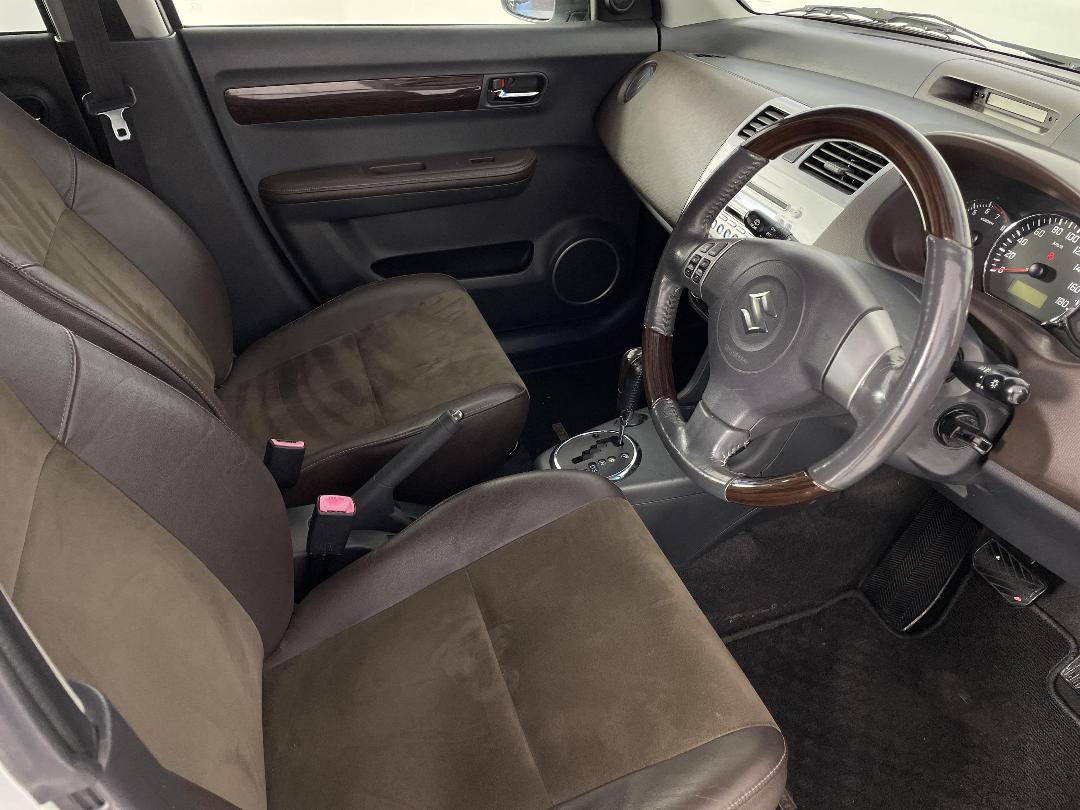 Photo '16' of Suzuki Swift