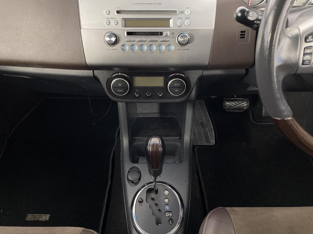 Photo '18' of Suzuki Swift