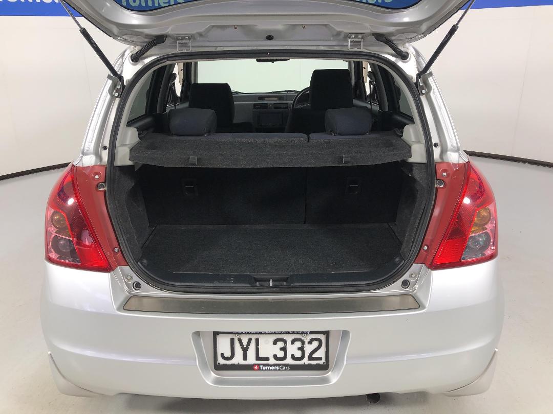 Photo '14' of Suzuki Swift