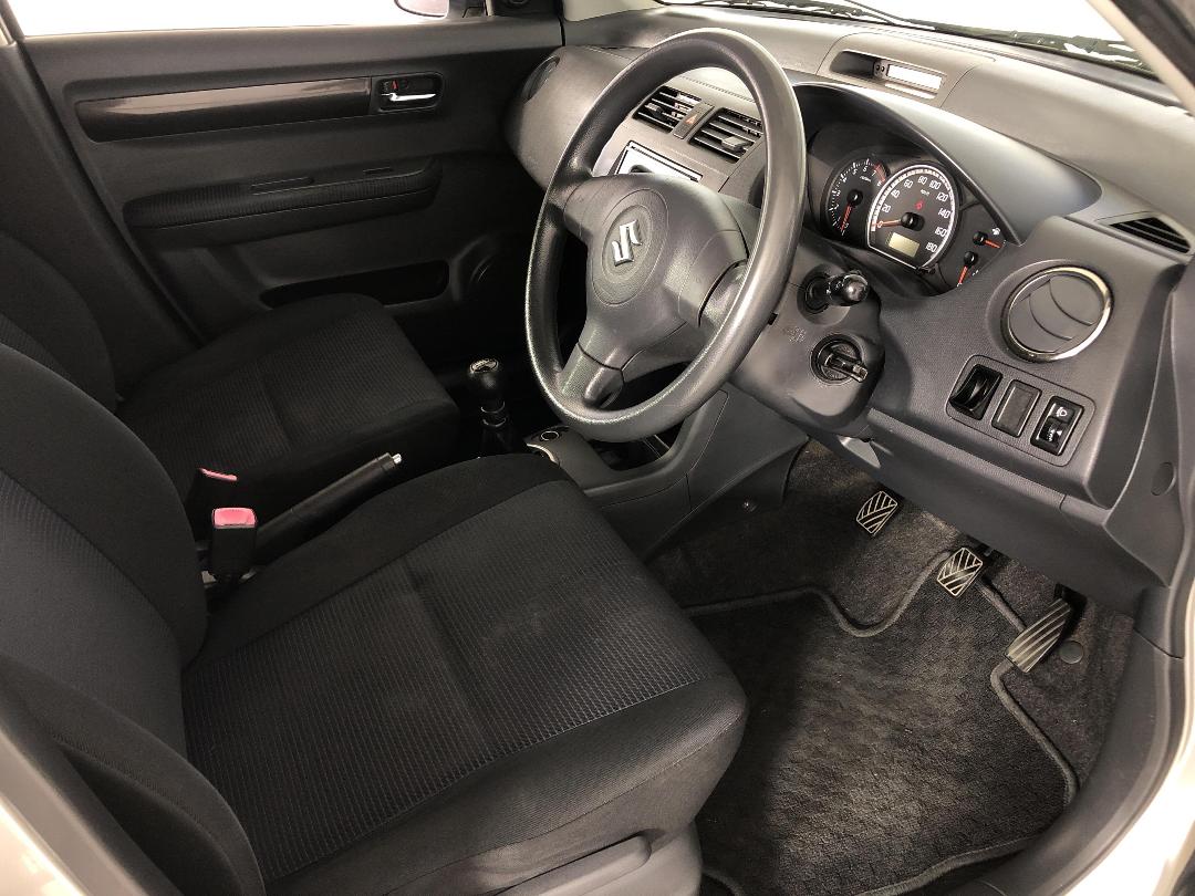 Photo '16' of Suzuki Swift