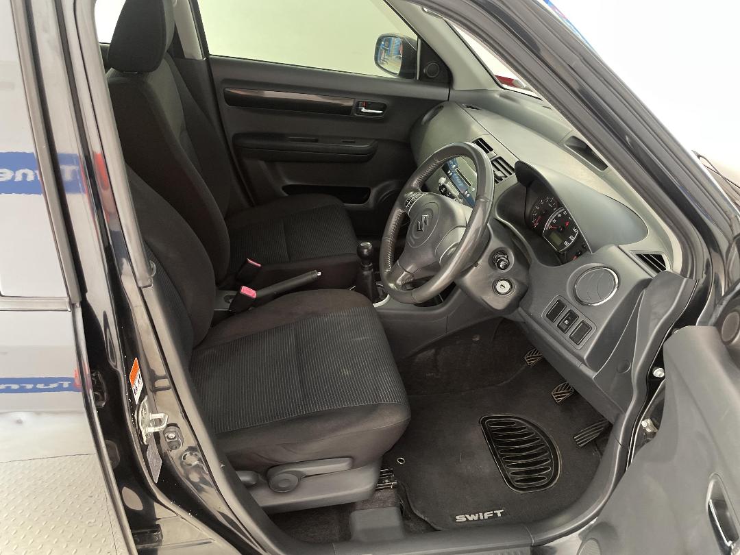 Photo '16' of Suzuki Swift