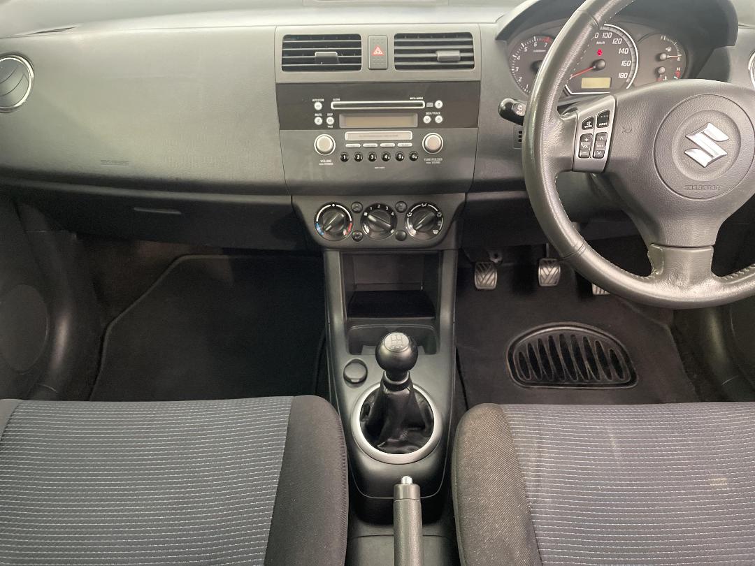 Photo '18' of Suzuki Swift