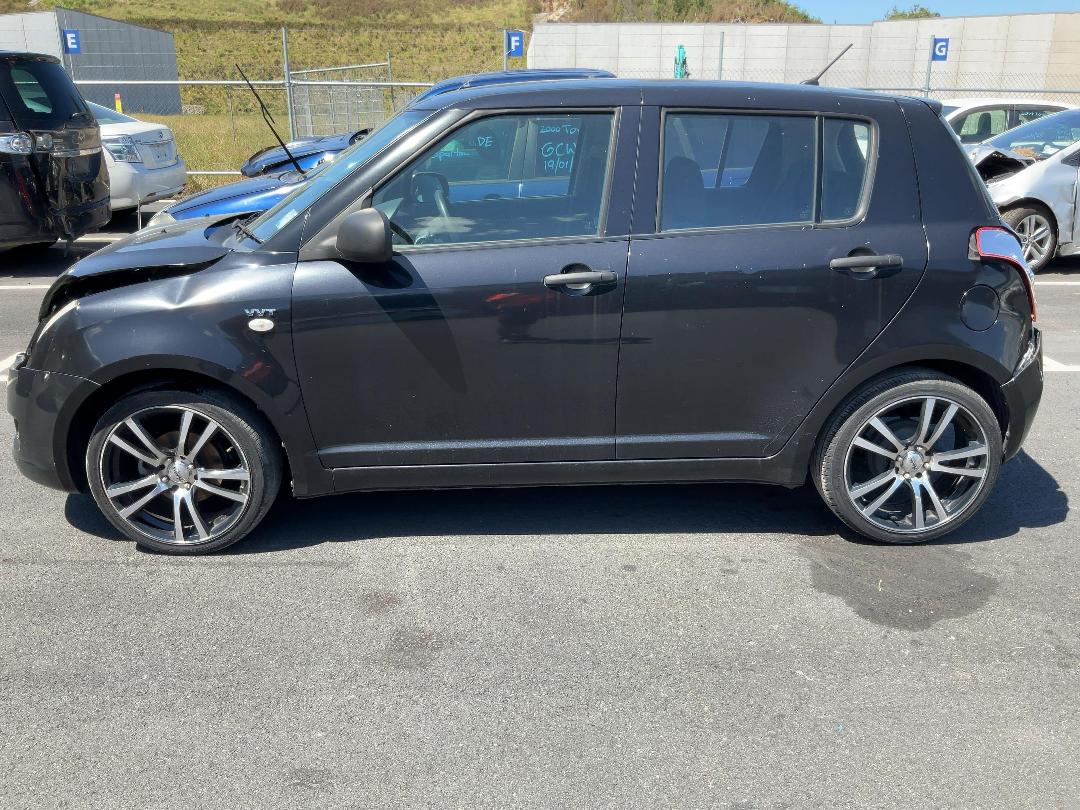 Photo '6' of Suzuki Swift GLX