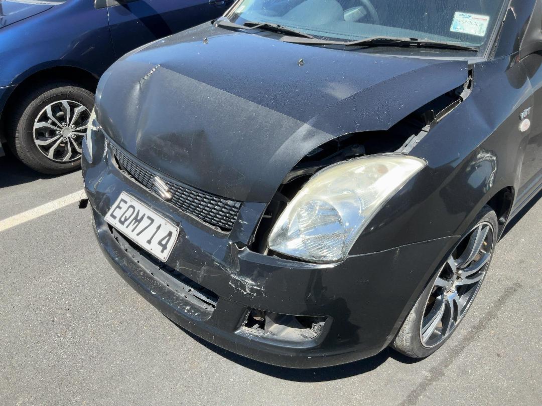 Photo '15' of Suzuki Swift GLX