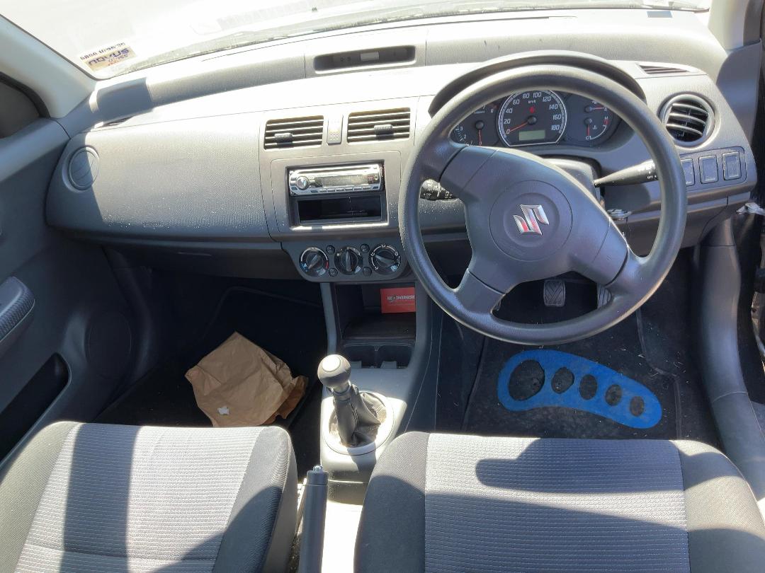 Photo '17' of Suzuki Swift GLX