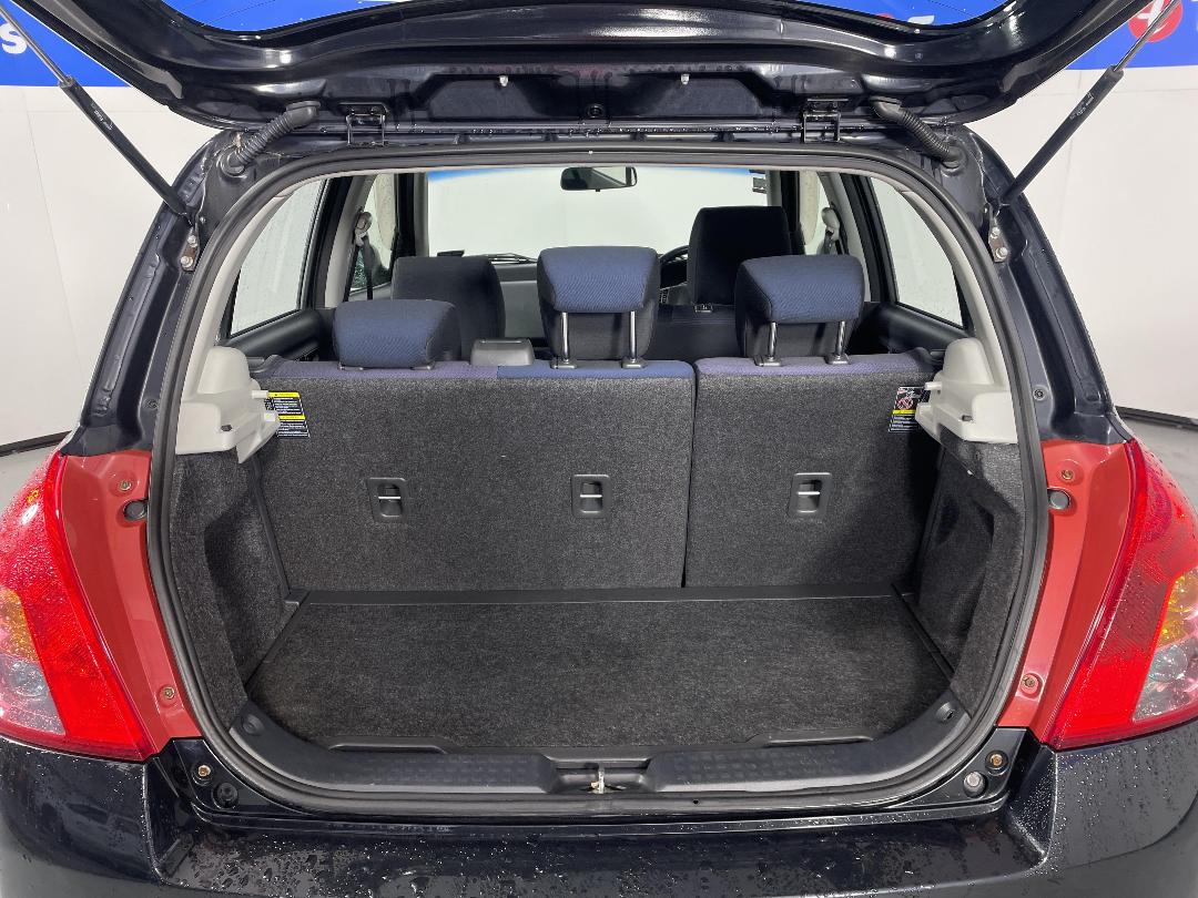 Photo '14' of Suzuki Swift Photo '14' of Suzuki Swift