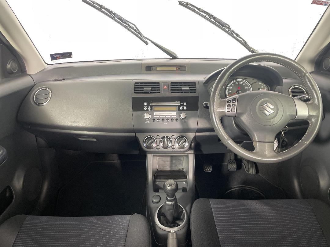 Photo '17' of Suzuki Swift Photo '17' of Suzuki Swift