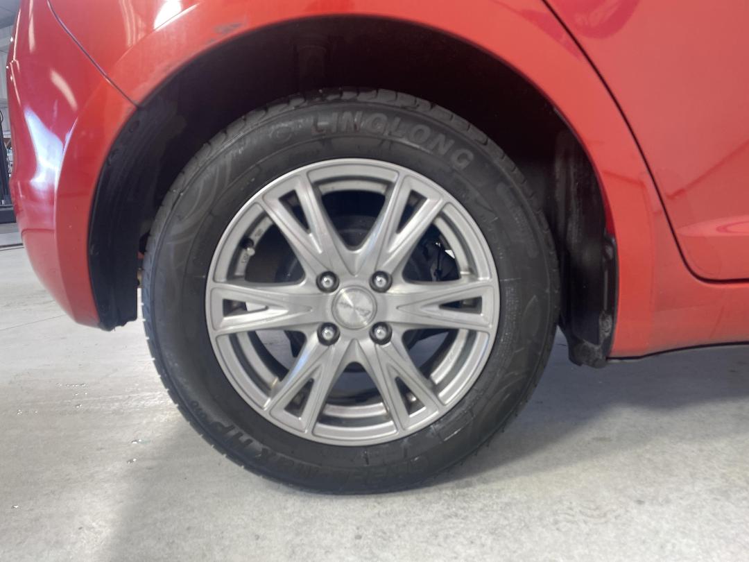 Photo '12' of Suzuki Swift