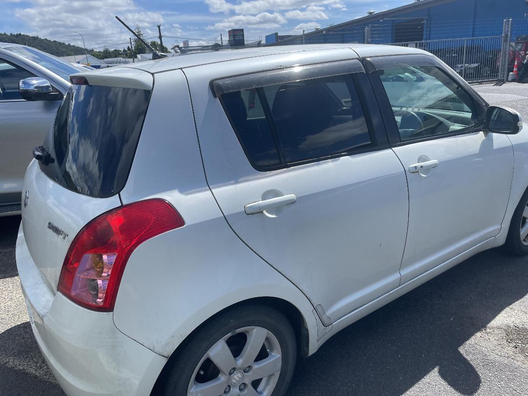 Photo '4' of Suzuki Swift