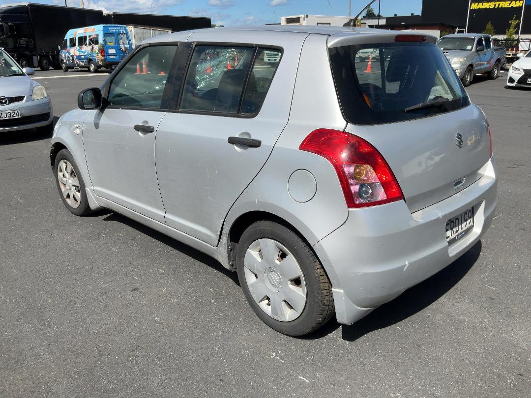 Photo '5' of Suzuki Swift Glxa