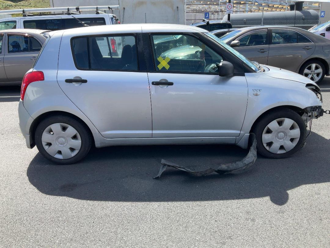 Photo '8' of Suzuki Swift Glxa