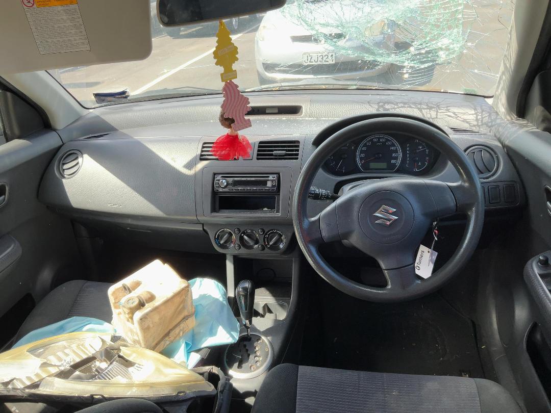 Photo '10' of Suzuki Swift Glxa