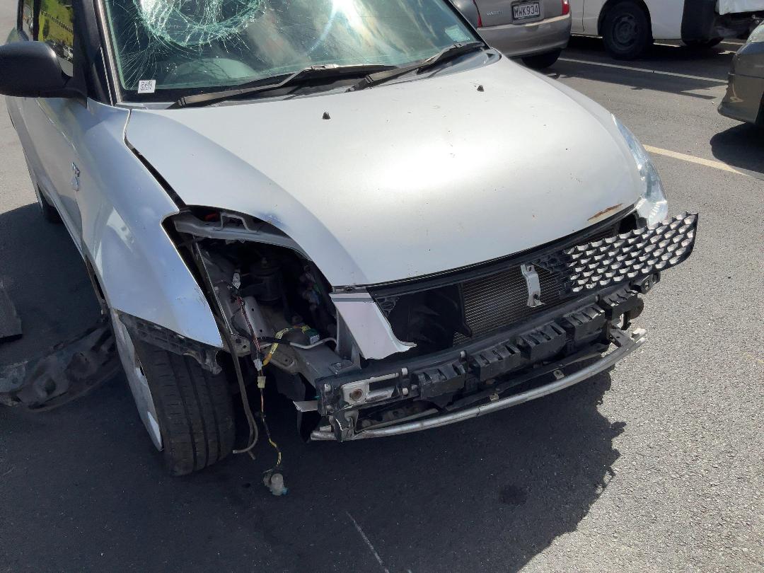 Photo '21' of Suzuki Swift Glxa