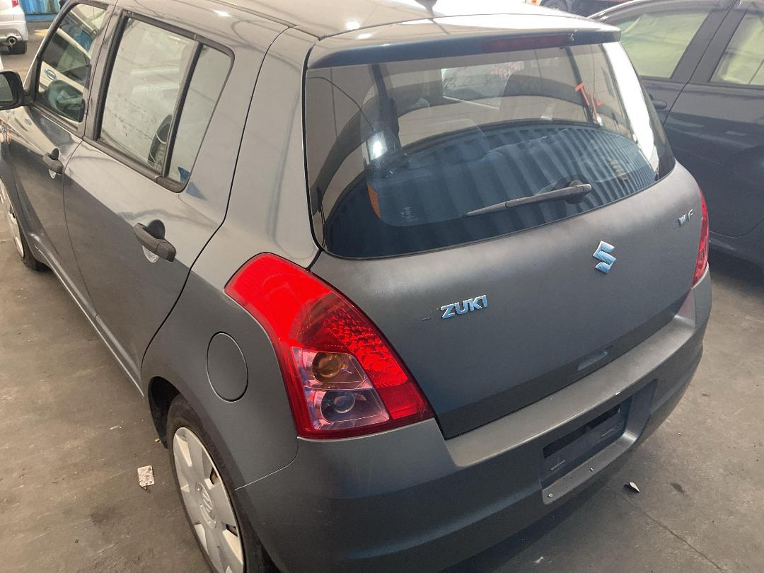 Photo '12' of Suzuki Swift Glxa