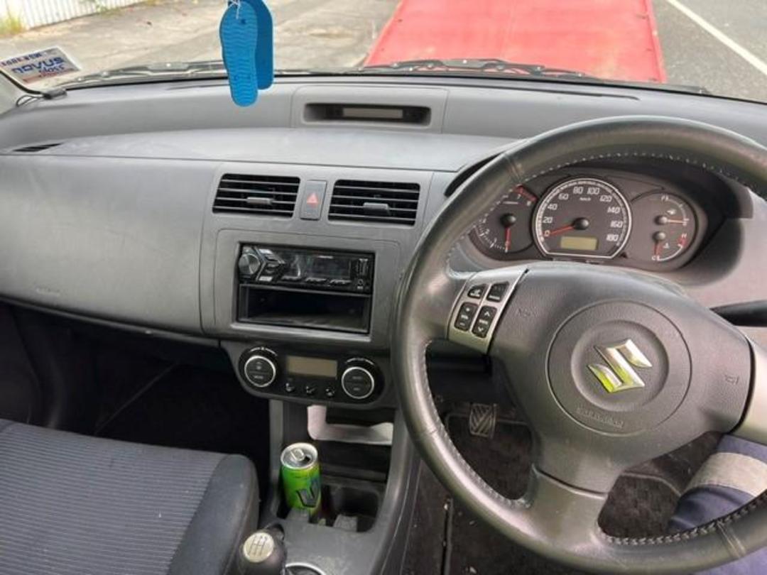 Photo '5' of Suzuki Swift