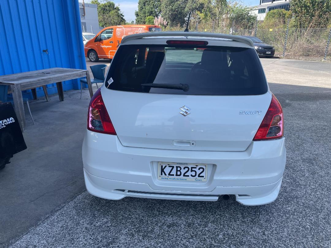 Photo '6' of Suzuki Swift Photo '6' of Suzuki Swift