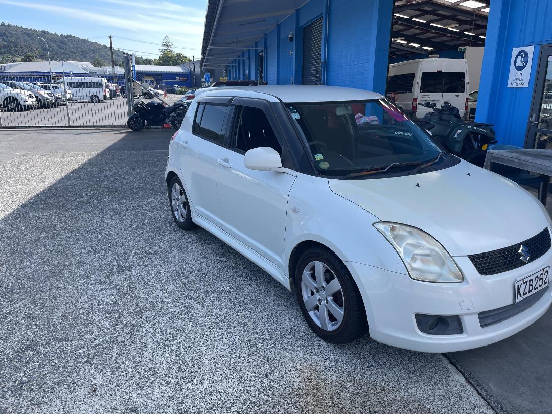 Photo '3' of Suzuki Swift Photo '3' of Suzuki Swift