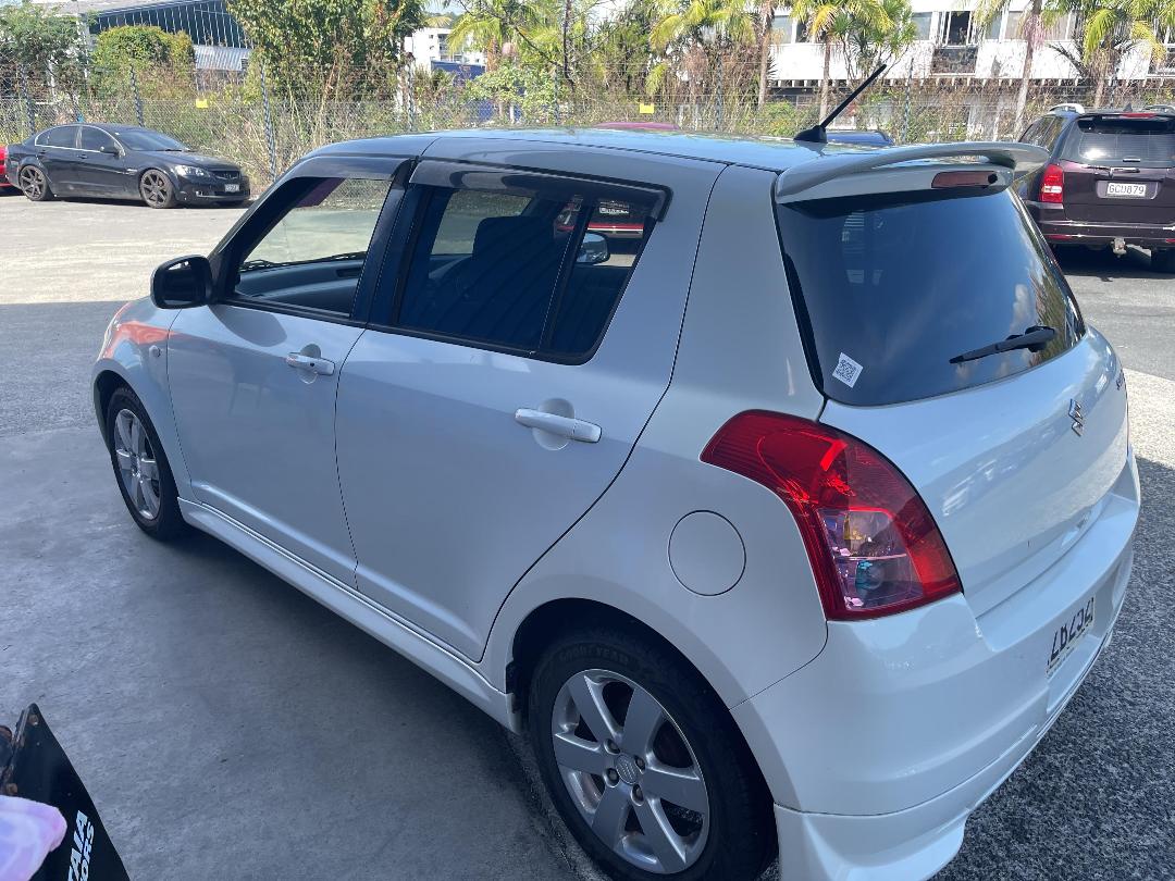 Photo '8' of Suzuki Swift Photo '8' of Suzuki Swift