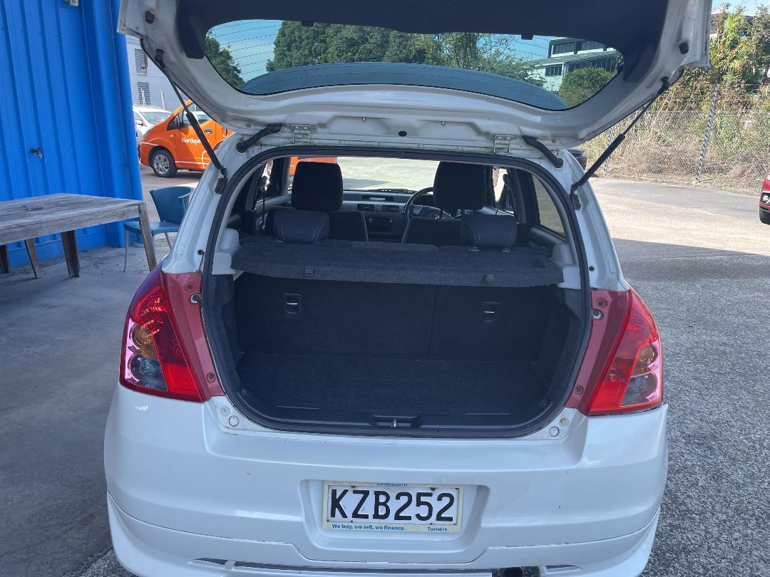 Photo '9' of Suzuki Swift Photo '9' of Suzuki Swift