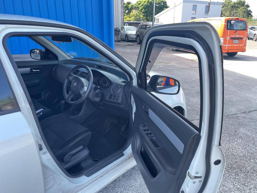 Photo '10' of Suzuki Swift Photo '10' of Suzuki Swift