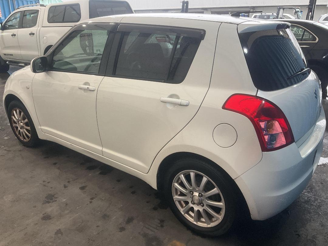 Photo '4' of Suzuki Swift