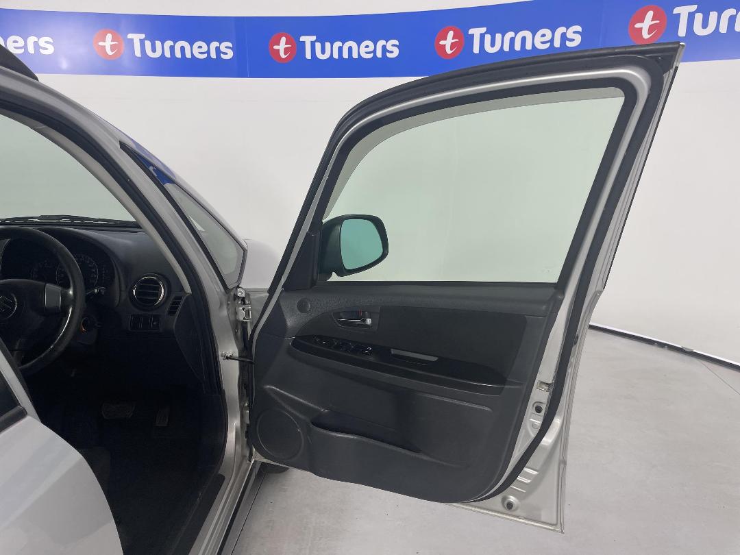 Photo '15' of Suzuki SX4 Photo '15' of Suzuki SX4