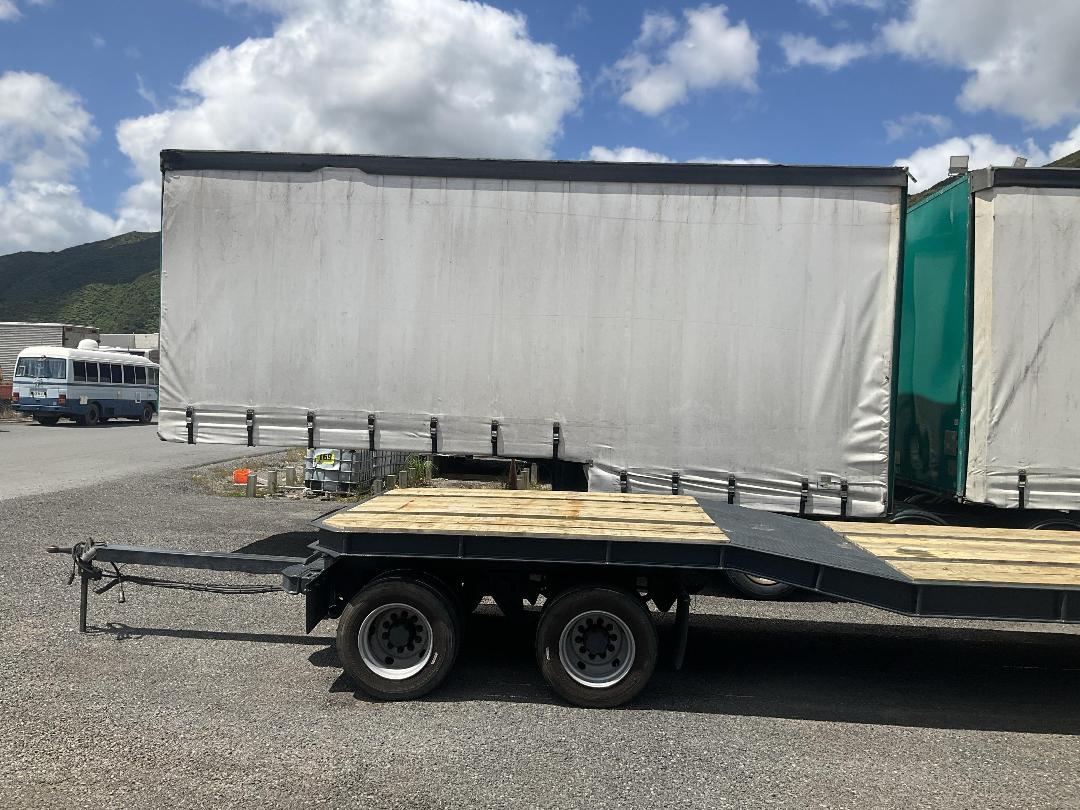 Photo '5' of TMC SH 3360 Curtain/Chiller B-Train