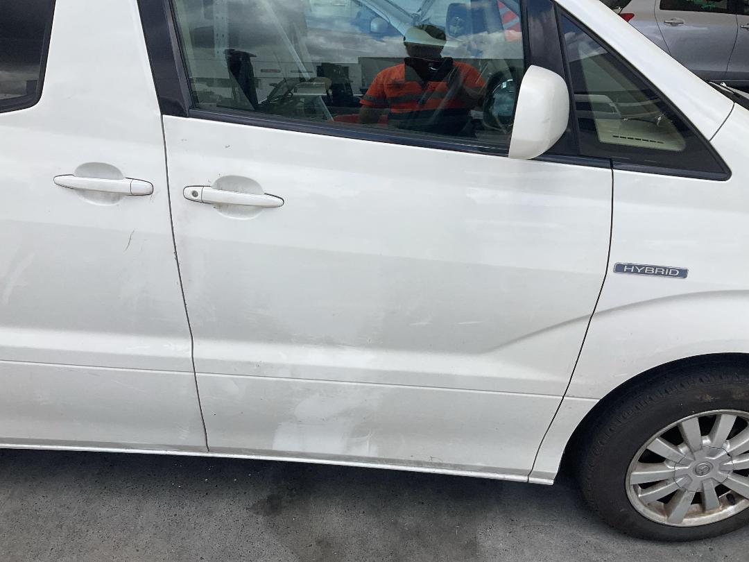 Photo '3' of Toyota Alphard Photo '3' of Toyota Alphard