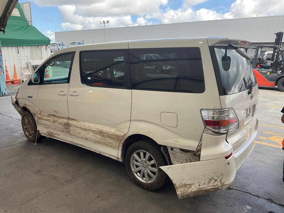 Photo '9' of Toyota Alphard Photo '9' of Toyota Alphard