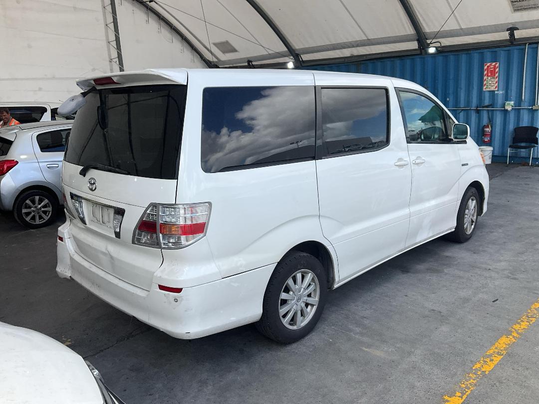 Photo '13' of Toyota Alphard Photo '13' of Toyota Alphard