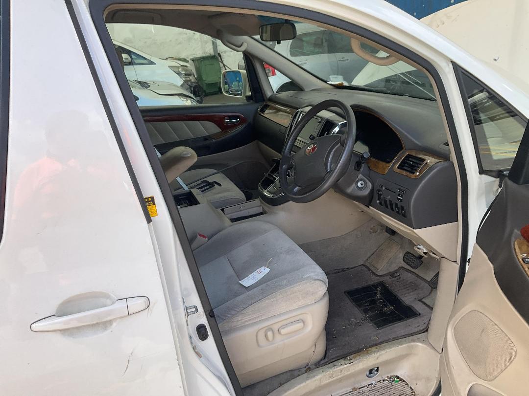 Photo '20' of Toyota Alphard Photo '20' of Toyota Alphard