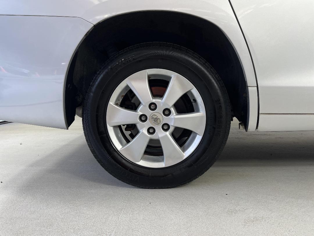 Photo '12' of Toyota Alphard