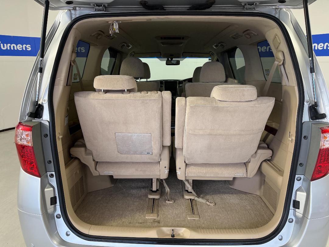 Photo '14' of Toyota Alphard