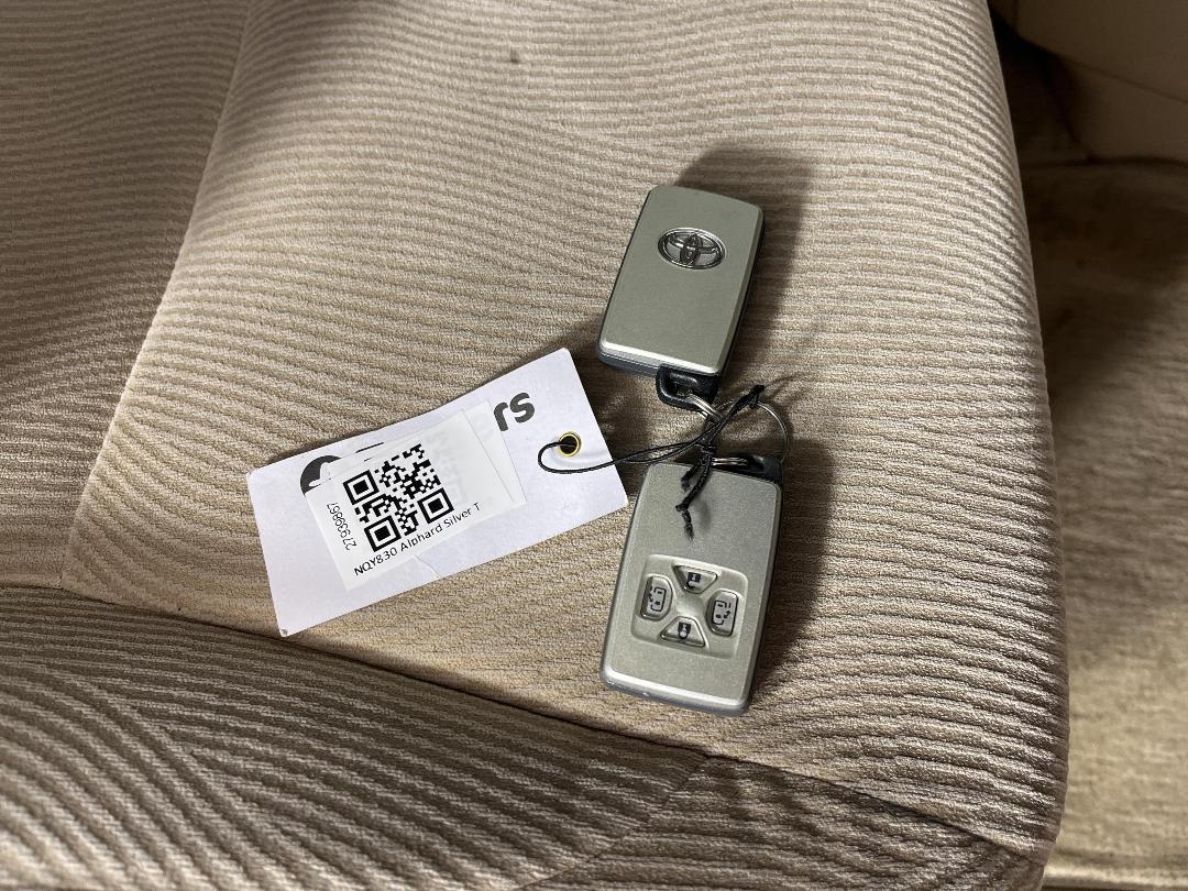 Photo '22' of Toyota Alphard